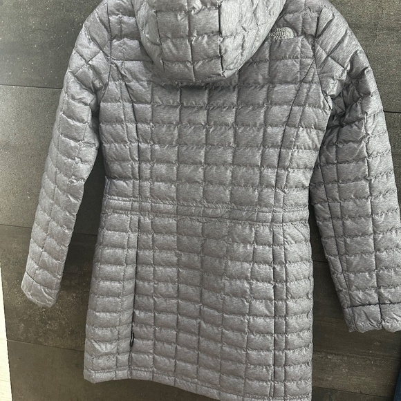 The North Face Eco Thermoball Parka 2 in Grey Color size XS - Picture 16 of 16